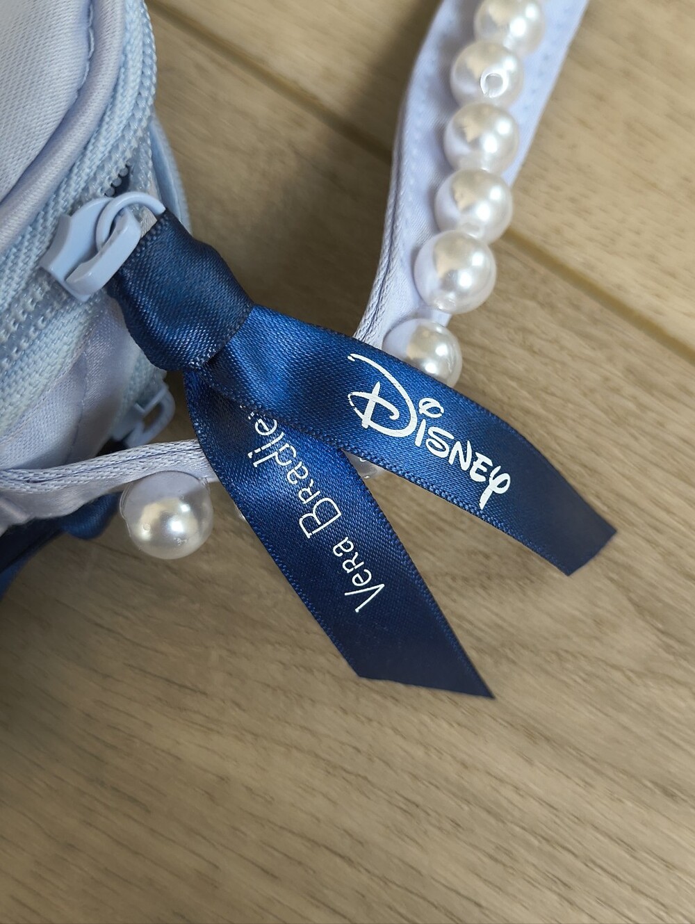 Disney Vera Bradley Cinderella Collab Small Crossbody Bag With Bow And Pearls - Picture 3 of 9